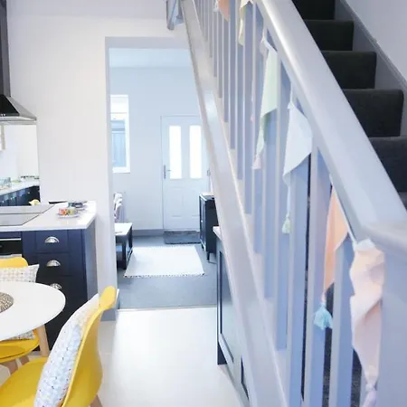 2 Bed Luxury Duplex Apartment In Heart Of Holt Holt  Exterior photo