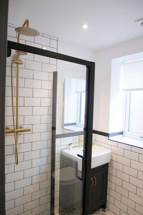 2 Bed Luxury Duplex In Heart Of Holt Apartment *